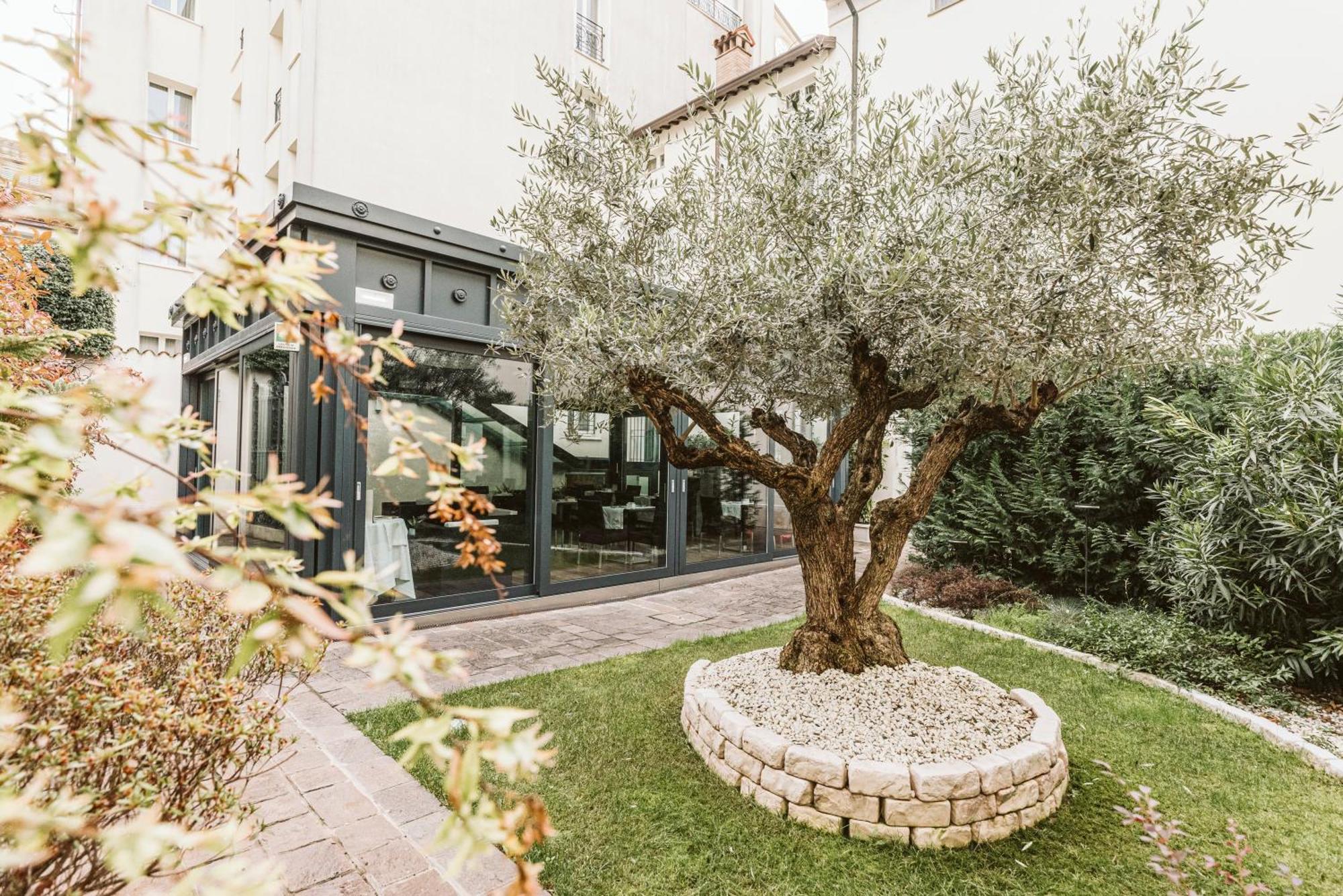 Palazzo Bezzi Hotel Ravenna Bagian luar foto