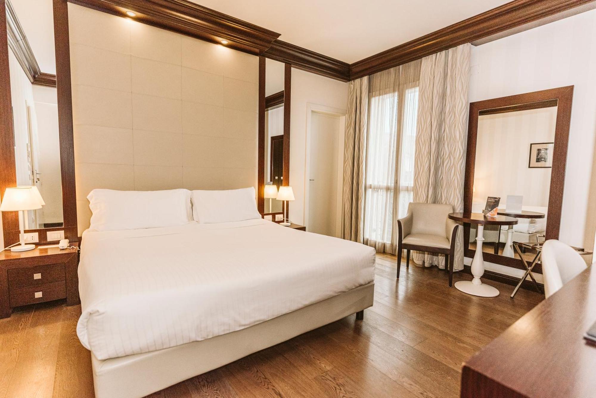 Palazzo Bezzi Hotel Ravenna Bagian luar foto