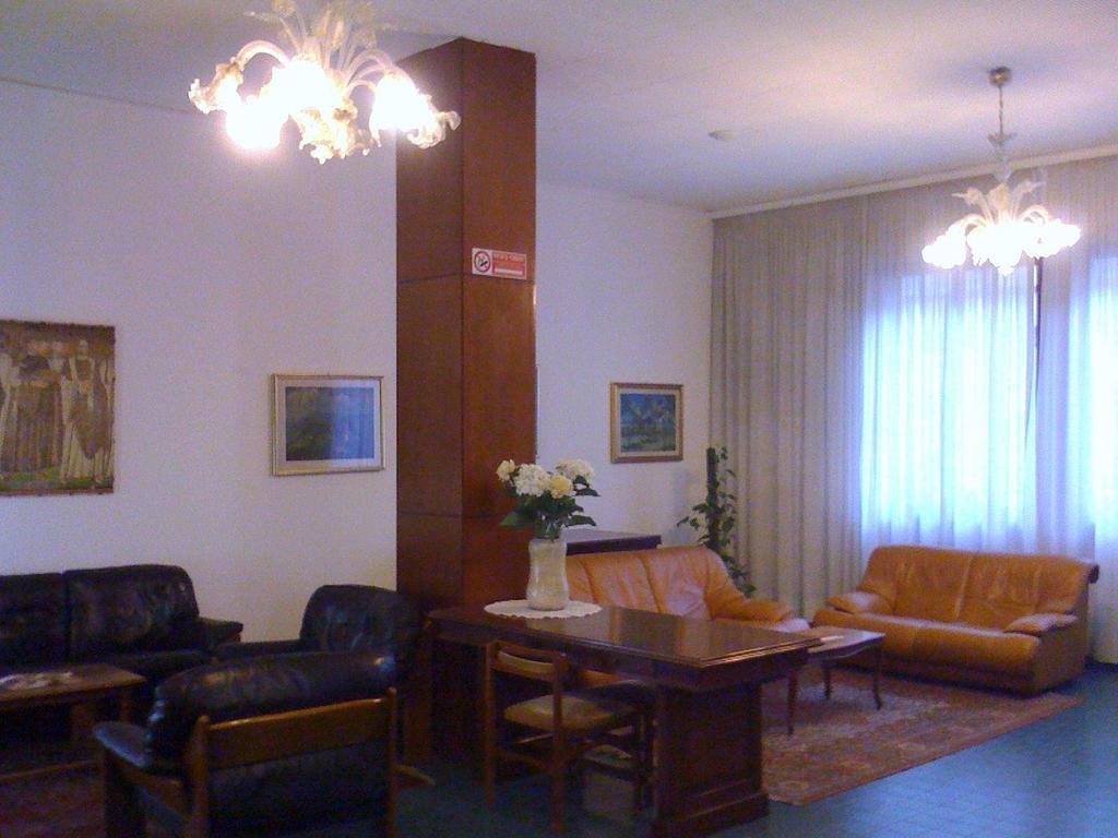 Palazzo Bezzi Hotel Ravenna Bagian luar foto
